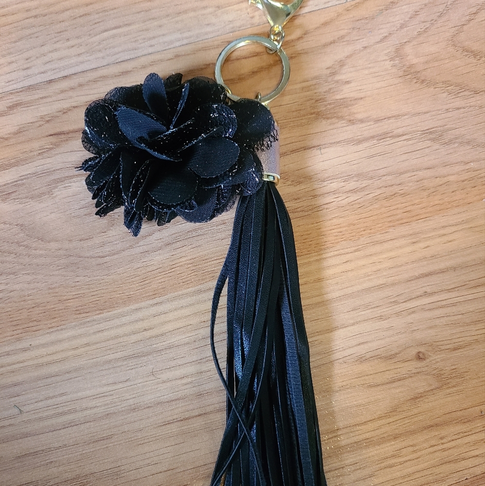 ‼️5/$10 Clearance‼️ Black Flower Fringe Keychain - Never Used